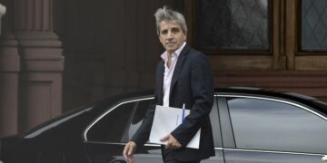 Caputo afirmó que la dolarización y el cierre del BCRA siguen siendo banderas de este gobierno