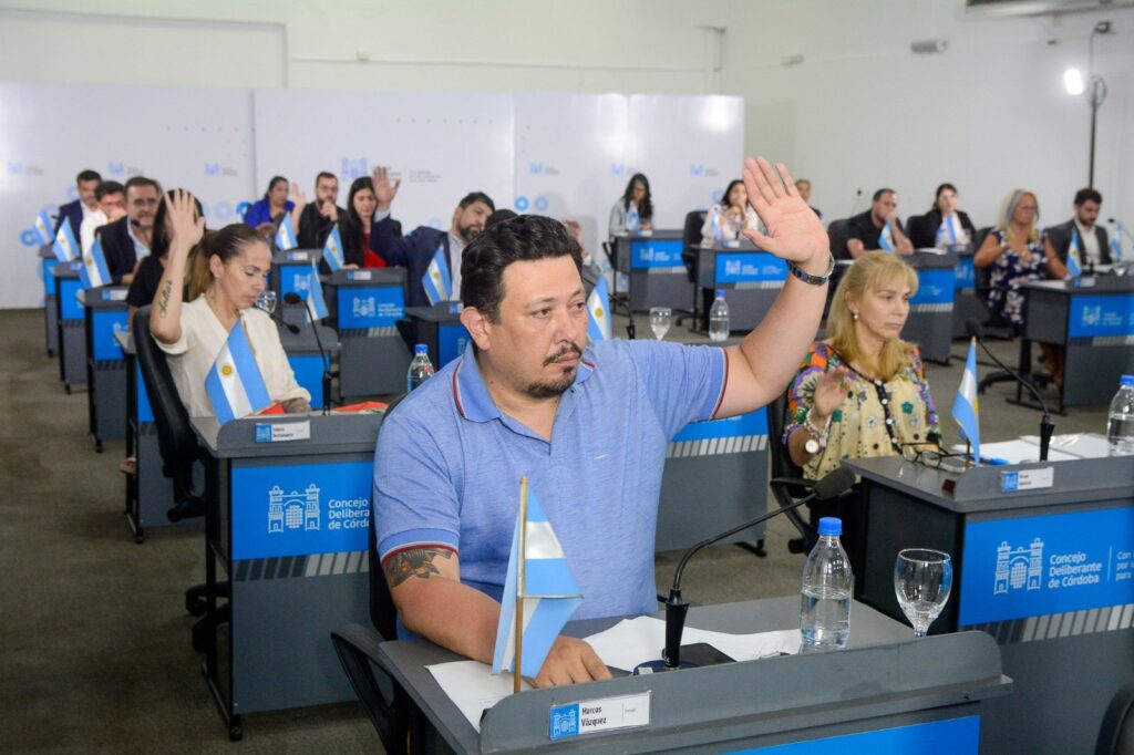 Concejales aprobaron una rebaja en sueldos del intendente y secretarios