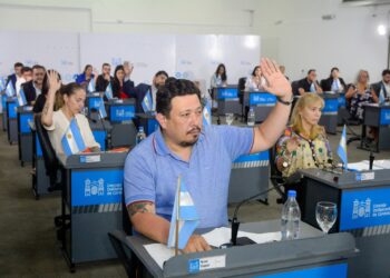 Concejales aprobaron una rebaja en sueldos del intendente y secretarios