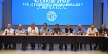 Las centrales sindicales vuelven a activarse contra el DNU oficial