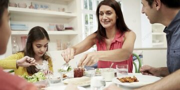 Comer en familia, una estrategia clave para la salud emocional y nutricional infantil