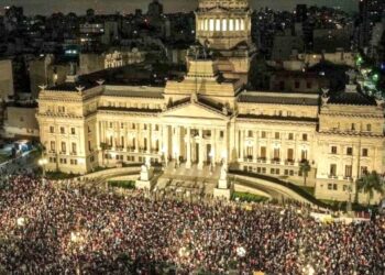 Milei defendió el DNU y advirtió que “se vienen más” medidas