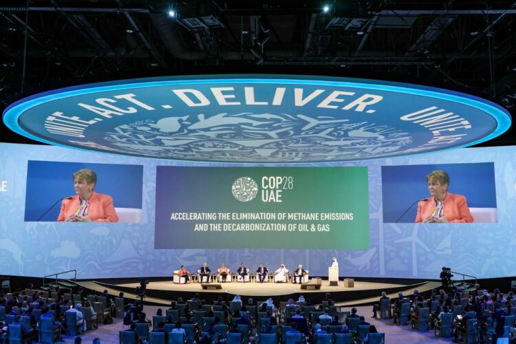 Líderes debaten por el futuro de los combustibles fósiles