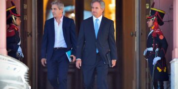 Caputo anuncia hoy el paquete de medidas del nuevo Gobierno