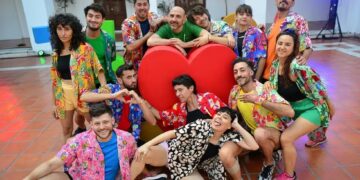 Un proyecto escénico que combina bailes y música popular
