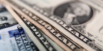 Anticipan que el dólar oficial se irá a $500 el próximo lunes
