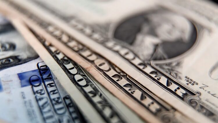 Anticipan que el dólar oficial se irá a $500 el próximo lunes