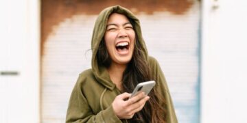 Intentaron estafarla por Whatsapp y en vez de mandar plata, le envió al ladrón una captura de pantalla de su cuenta que hizo estallar de risa a las redes