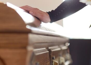 Condenan a una reconocida aseguradora por incumplir el pago de un sepelio