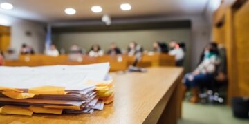 Absuelven a cinco policías acusados de robo de autopartes en un depósito judicial