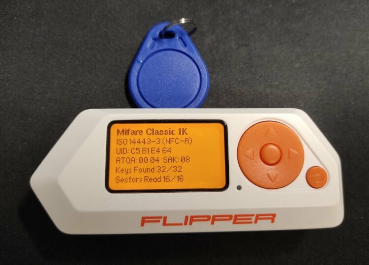 El “Flipper Zero” simula ser un llavero electrónico y su venta es libre.