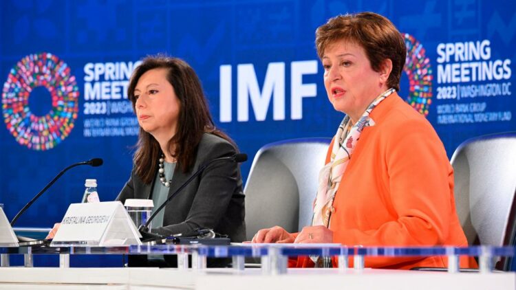 Kozack (izquierda) reiteró el compromiso del FMI con la gestión de Milei, tal como había sido expresado al mandatario electo por Georgieva (derecha).