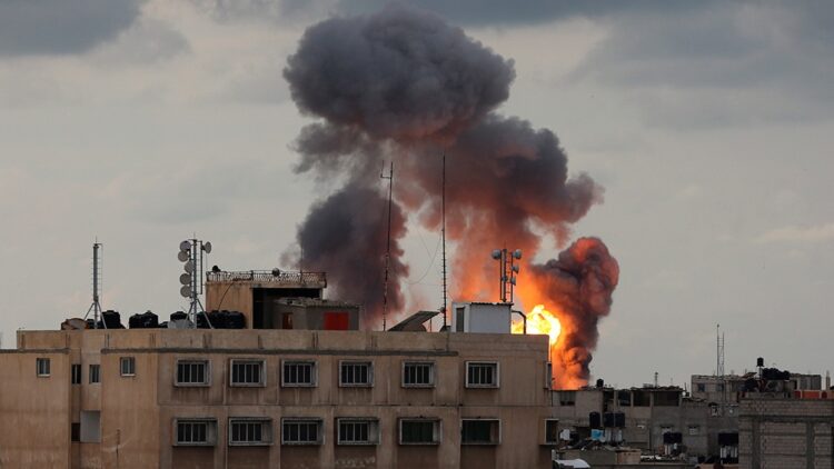 Israel continuó bombardeando ayer campamentos de refugiados en Gaza.