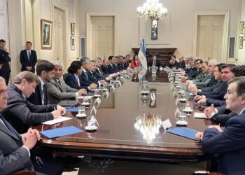 Milei pidió apoyo a los gobernadores para sus proyectos de reforma económica y baja del déficit