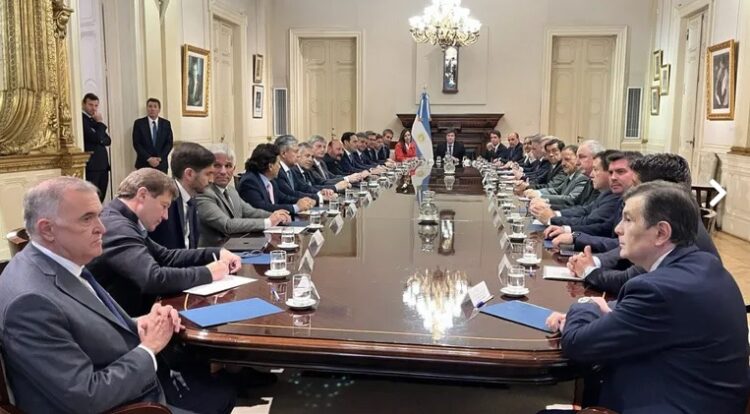 Milei pidió apoyo a los gobernadores para sus proyectos de reforma económica y baja del déficit