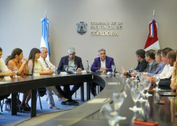 Llaryora recibió a todos los directores de los hospitales