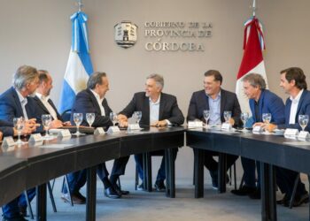 Llaryora acordó darle impulso al sector turístico provincial