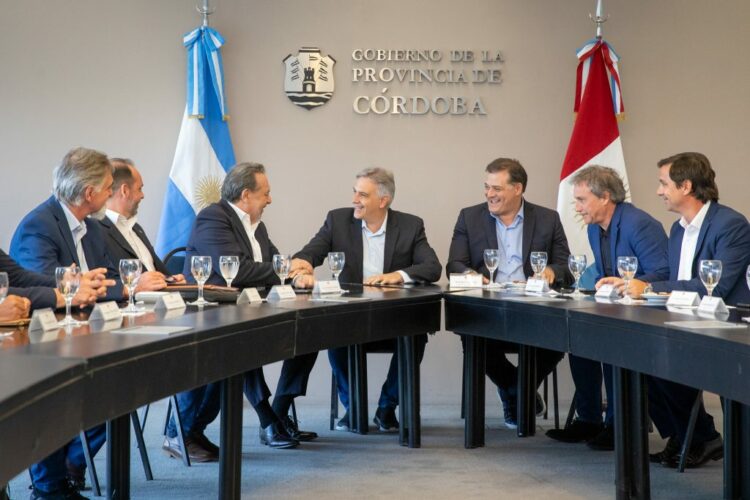 Llaryora acordó darle impulso al sector turístico provincial