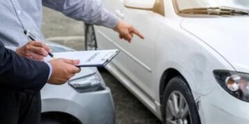 Aumento exponencial en seguros de automóviles tras la devaluación del dólar