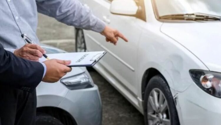 Aumento exponencial en seguros de automóviles tras la devaluación del dólar