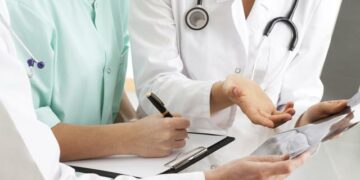 Por la ley de Equipos de Salud