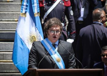 El ajuste incluirá la liberación de los precios y la devaluación