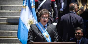 El ajuste incluirá la liberación de los precios y la devaluación