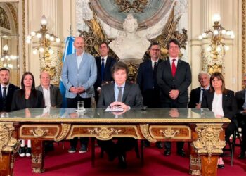 Milei: «Empezamos el camino de la reconstrucción»