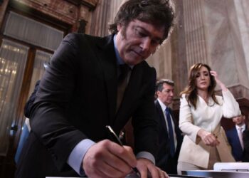 Milei dijo que el DNU «es en favor de la gente» y afirmó que «vienen más» medidas