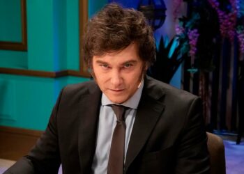 Milei defiende el DNU mientras la Justicia admite un amparo y la CGT se moviliza