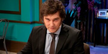 Milei defiende el DNU mientras la Justicia admite un amparo y la CGT se moviliza