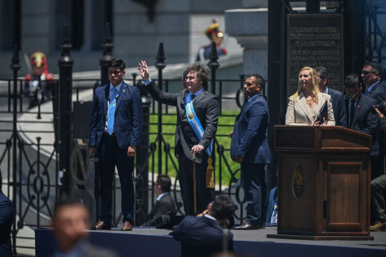 "Hoy comienza una nueva era en la Argentina", dijo Milei en su primer discurso como presidente