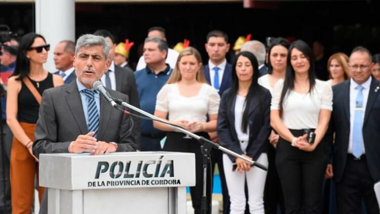 Quinteros: “El personal policial tiene que estar en las calles”
