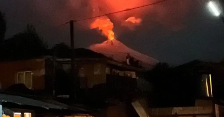 Alerta en Chile por un volcán en la frontera con Neuquén que incrementó su actividad