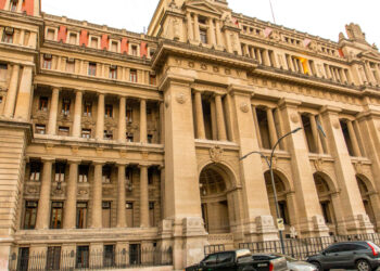 La Justicia suma reclamos que piden la suspensión del mega decreto de Milei