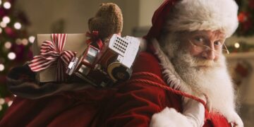 Un niño de 8 años hizo una cámara oculta con su teléfono celular para filmar a Papá Noel y descubrió la cruda realidad