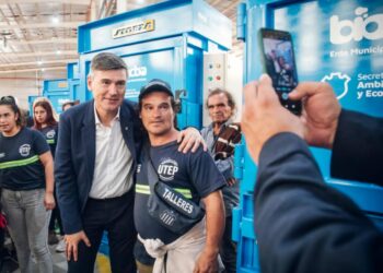 Passerini entregó máquinas y herramientas a cooperativas