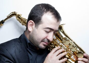 Una mezcla de sonidos al pasar