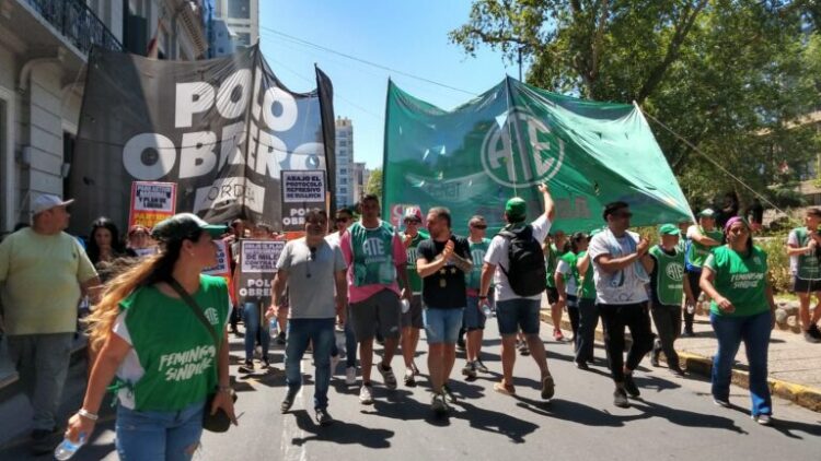 Masivo rechazo de sindicatos e inquilinos al DNU de Milei