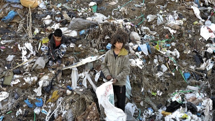 La pobreza ya alcanza a más del 60% de los niños y adolescentes del país.