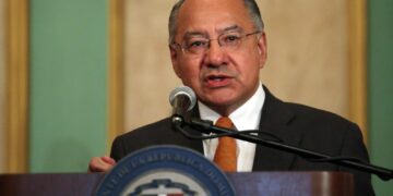 Acusan a un diplomático de ser un agente espía