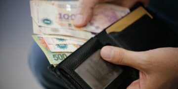 Los salarios le ganaron a la inflación en octubre pero siguen por debajo en lo que va del año