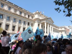 Masivo rechazo de sindicatos e inquilinos al DNU de Milei Masivo rechazo de sindicatos e inquilinos al DNU de Milei