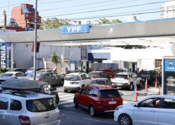 YPF se suma a Shell con un sacudón en los surtidores: aumenta 30% la nafta