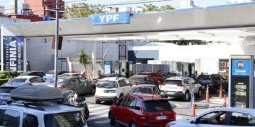 YPF se suma a Shell con un sacudón en los surtidores: aumenta 30% la nafta