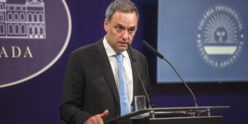 Adorni aseguró que el Gobierno respeta los fallos de la Justicia contra el DNU pero los apelará