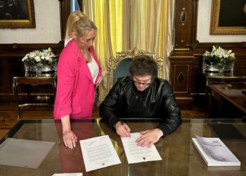 Milei envió una carta al papa Francisco invitándolo a visitar la Argentina