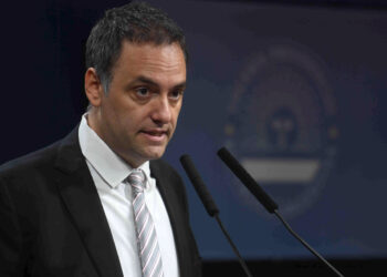 Adorni destacó el «esfuerzo sobre humano» de Caputo y su equipo para «evitar la hiperinflación»