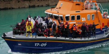 Un millar de  migrantes llegan al Reino Unido