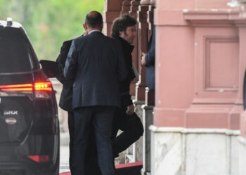 Tras la reunión de gabinete, Milei apuntó a los gobernadores para que se apruebe la Ley ómnibus